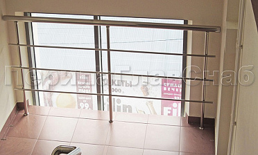 Межэтажное ограждение окна из нержавейки купить в Перми