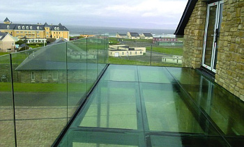 Стеклянные полы на балконе в Перми. Готовые проекты ПерилаГлавСнаб