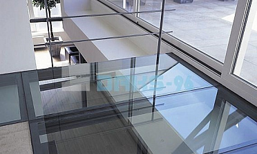 Стеклянный потолок на межэтажной площадке купить в Перми