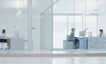 Стеклянные прозрачные перегородки в офис премиум купить в Перми