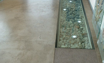 Стеклянный пол в квартиру с декоративной композицией в Перми. Готовые проекты ПерилаГлавСнаб