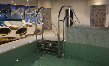 Поручни для бассейна в Перми. Готовые проекты ПерилаГлавСнаб