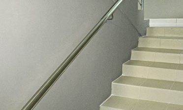 Пристенный поручень из нержавеющей стали купить в Перми