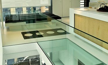 Стеклянные полы на кухне купить в Перми