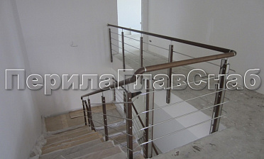 Ограждение с деревянным поручнем и стойками с деревянными вставками, с ригелями купить в Перми