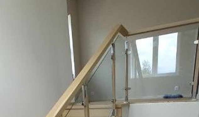 Стойки, стекло и пристенный поручень в Перми. Готовые проекты ПерилаГлавСнаб