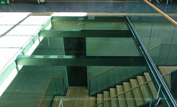 Стеклянный потолок в бизнес-центре в Перми. Готовые проекты ПерилаГлавСнаб