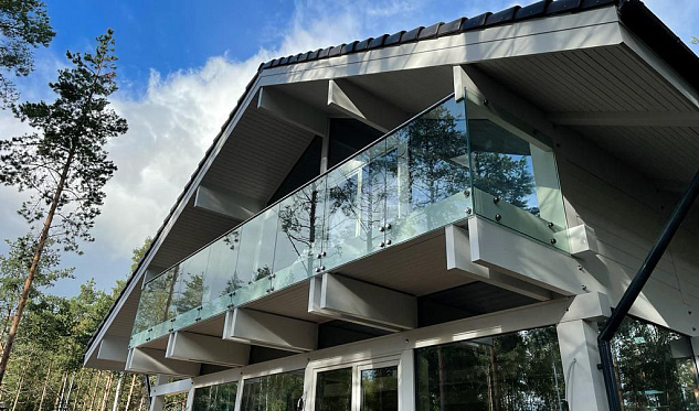 Стекло на точечных креплениях в Перми. Готовые проекты ПерилаГлавСнаб