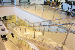 Стеклянные перила для атриумов в Перми. Готовые проекты ПерилаГлавСнаб - фото 18