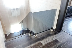 Стеклянные перила для лестниц в Перми. Готовые проекты ПерилаГлавСнаб - фото 12