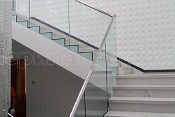 Стеклянные перила для лестниц в Перми. Готовые проекты ПерилаГлавСнаб - фото 4