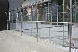 Стеклянные ограждения для торговых  и бизнес центров в Перми. Готовые проекты ПерилаГлавСнаб - фото 23